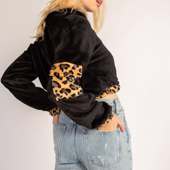 Hope Horizon  Black Sherpa Crop Top - Picture 2 of 3